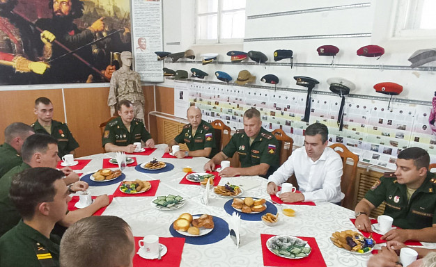 Губернатор встретился с ракетчиками, участвовавшими в спецоперации на Украине